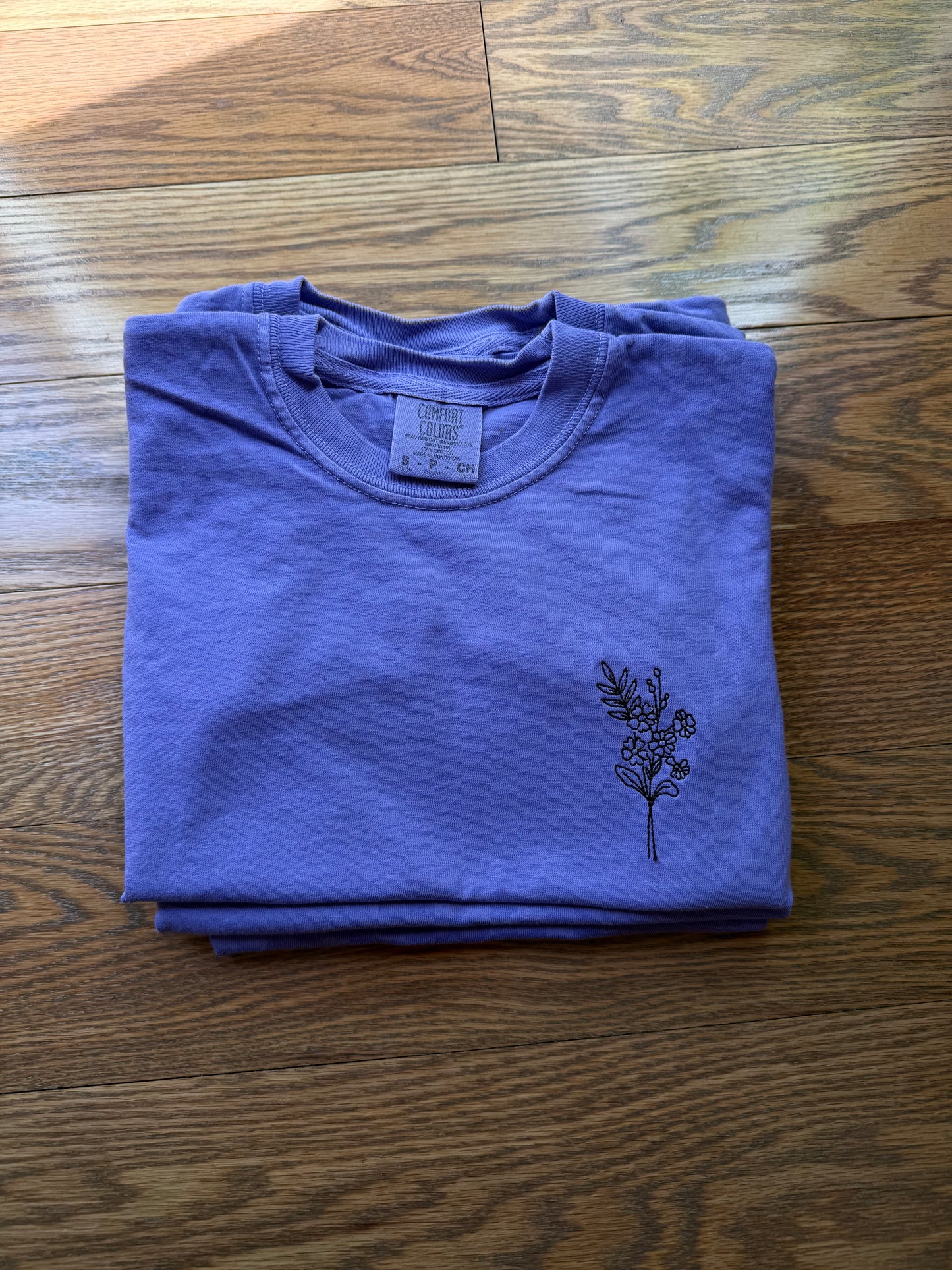 Kids Comfort Colors® Unisex Embroidered Flower T-Shirt | Violet