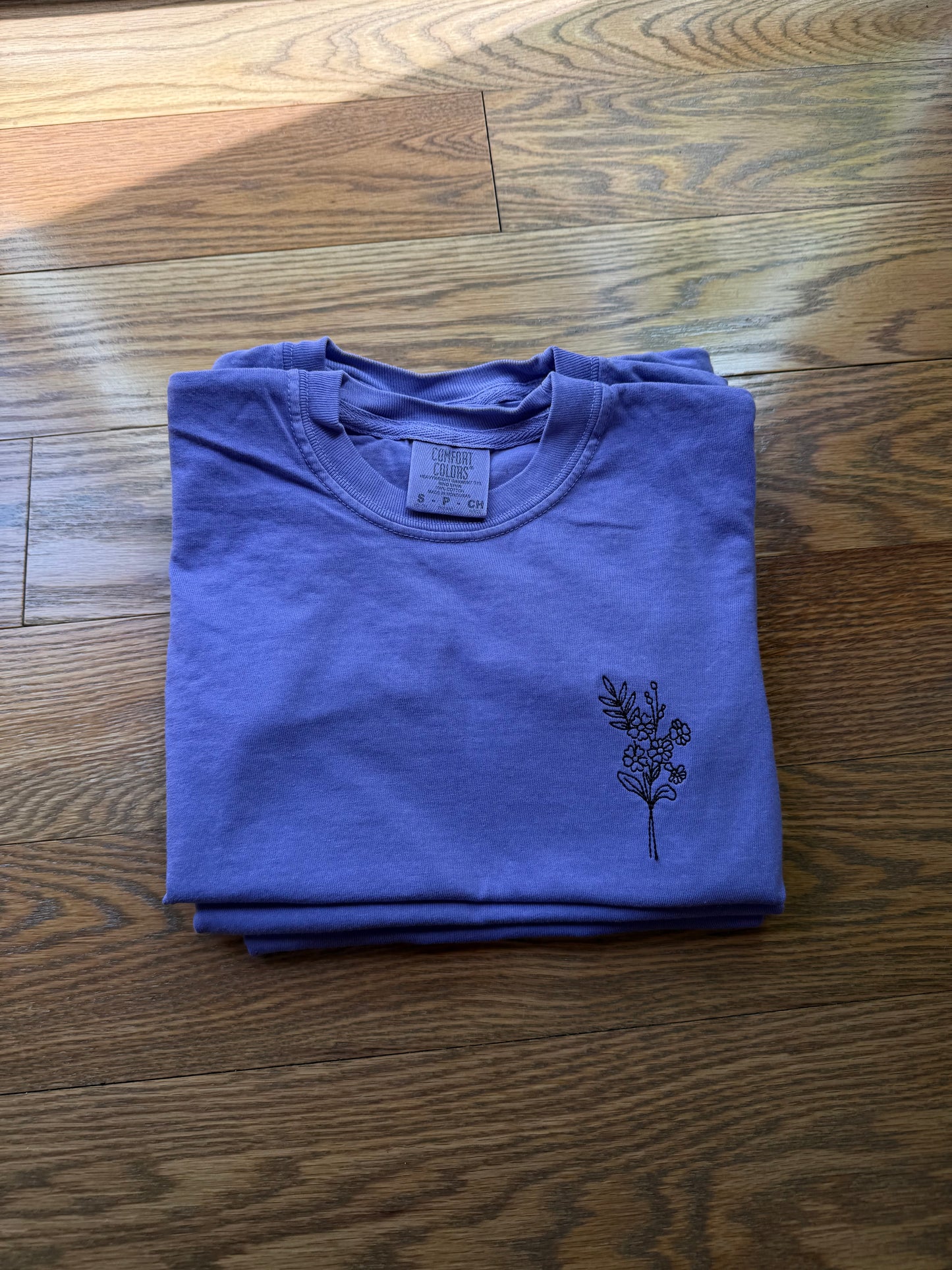 Kids Comfort Colors® Unisex Embroidered Flower T-Shirt | Violet